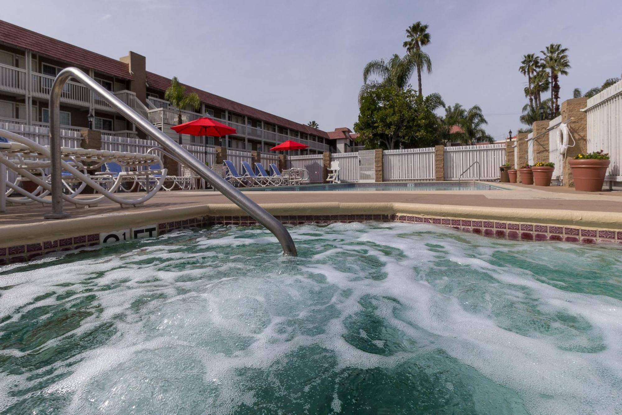 Ramada By Wyndham Costa Mesa/Newport Beach Luaran gambar