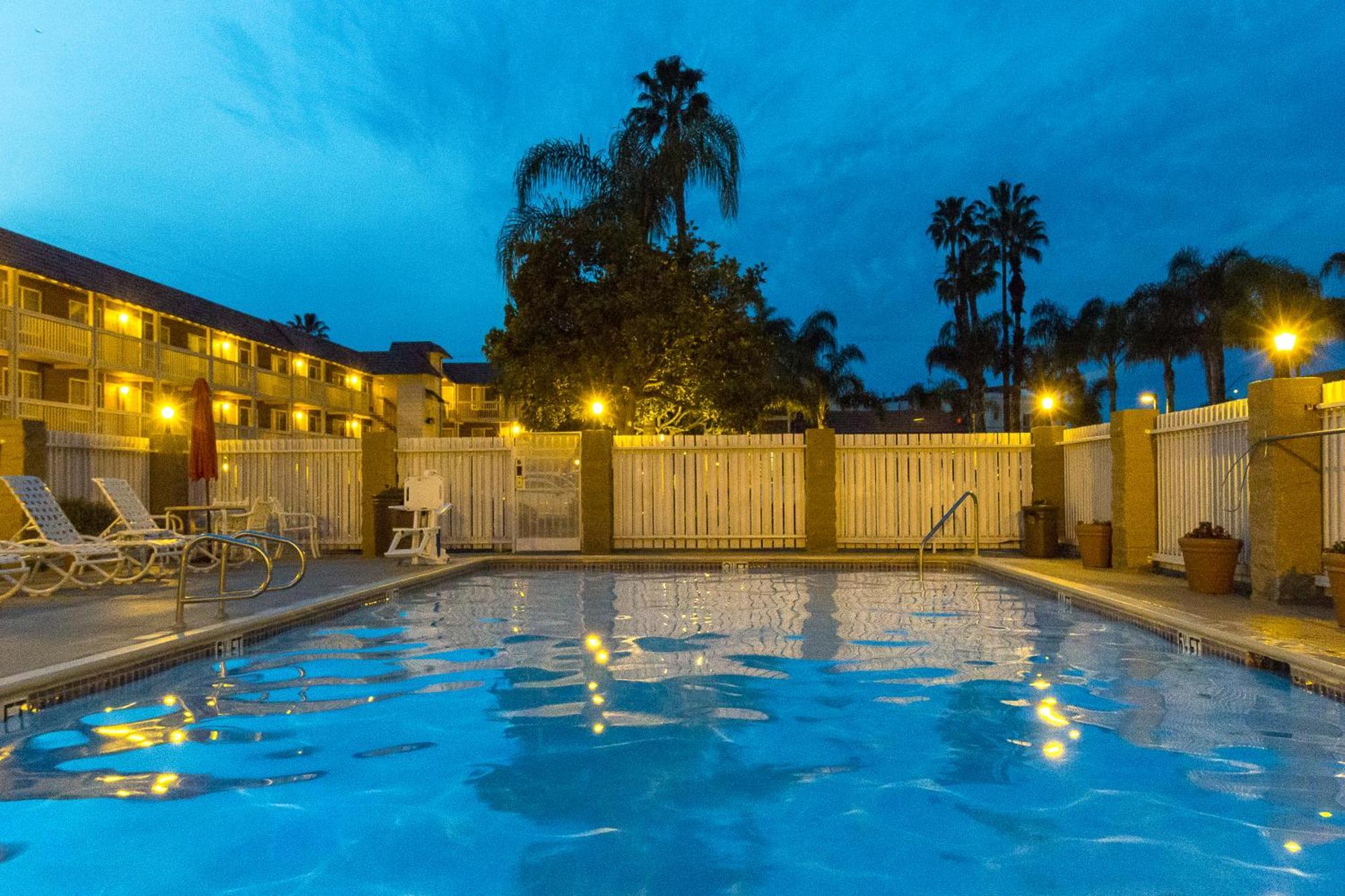 Ramada By Wyndham Costa Mesa/Newport Beach Luaran gambar